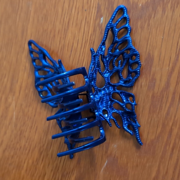 Bdg Blue metal butterfly hair claw clip - Picture 3 of 5